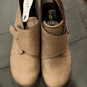 b.o.c. Women's Brown Mules with Strap